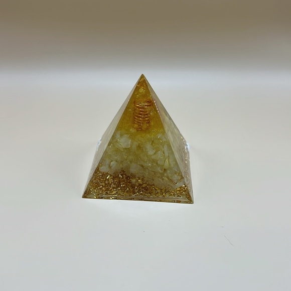 Chakra Citrine Orgonite Pyramid Natural Stone - Picture 4 of 7